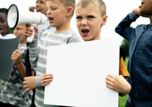 enfants-qui-protestent